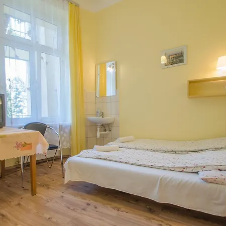 Aparthostel Fryderyk *